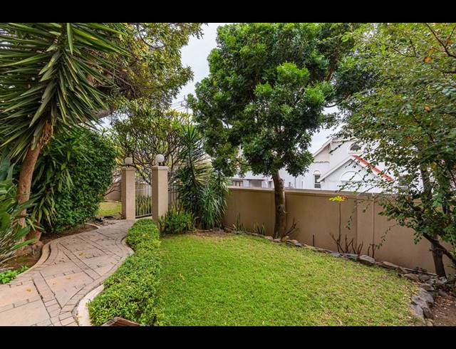 2 BEDROOM APARTMENT FOR SALE IN SEA POINT